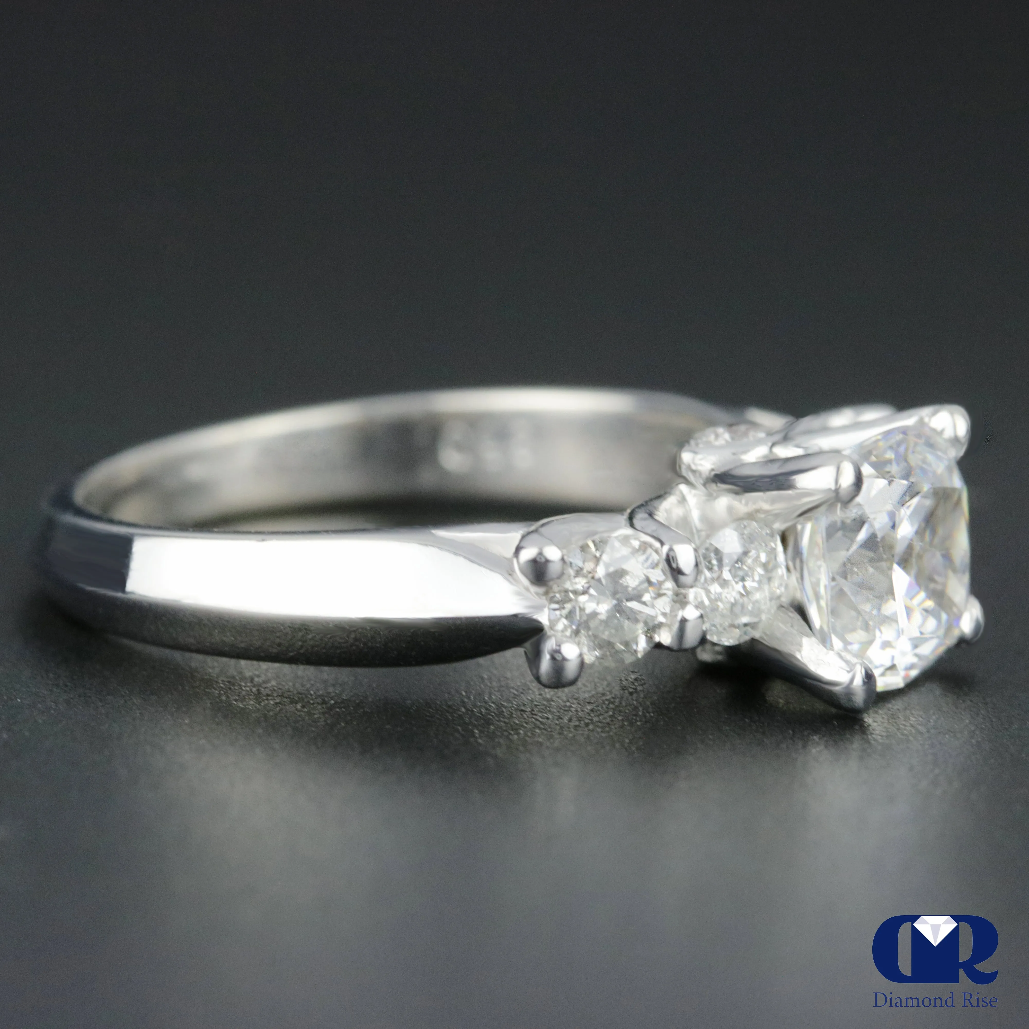 1.45 Carat Radiant Cut Diamond Engagement Ring In Platinum